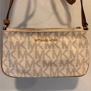 Michael Kors Jet Set Single Zip Vanilla Beige Crossbody Bag small purse